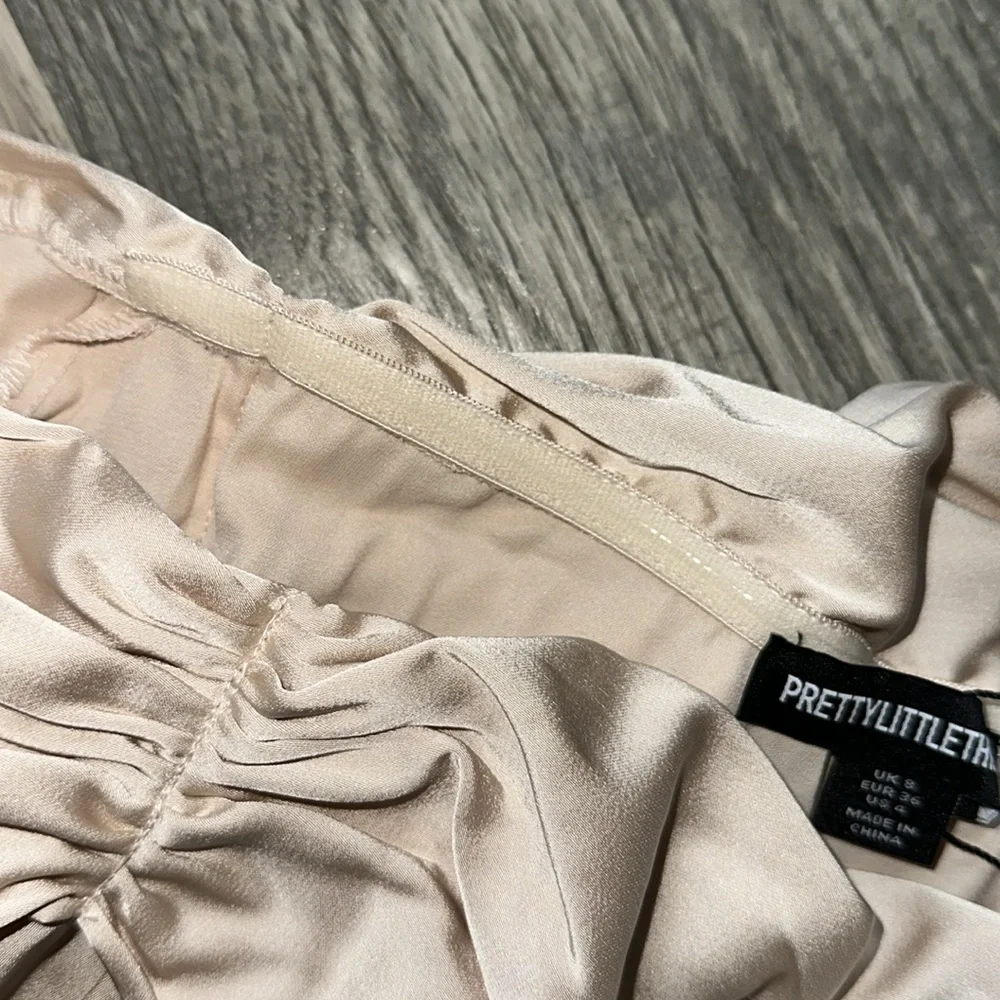 Pretty little thing Champagne pleat detail Bardot flared sleeve shift dress‎ 4